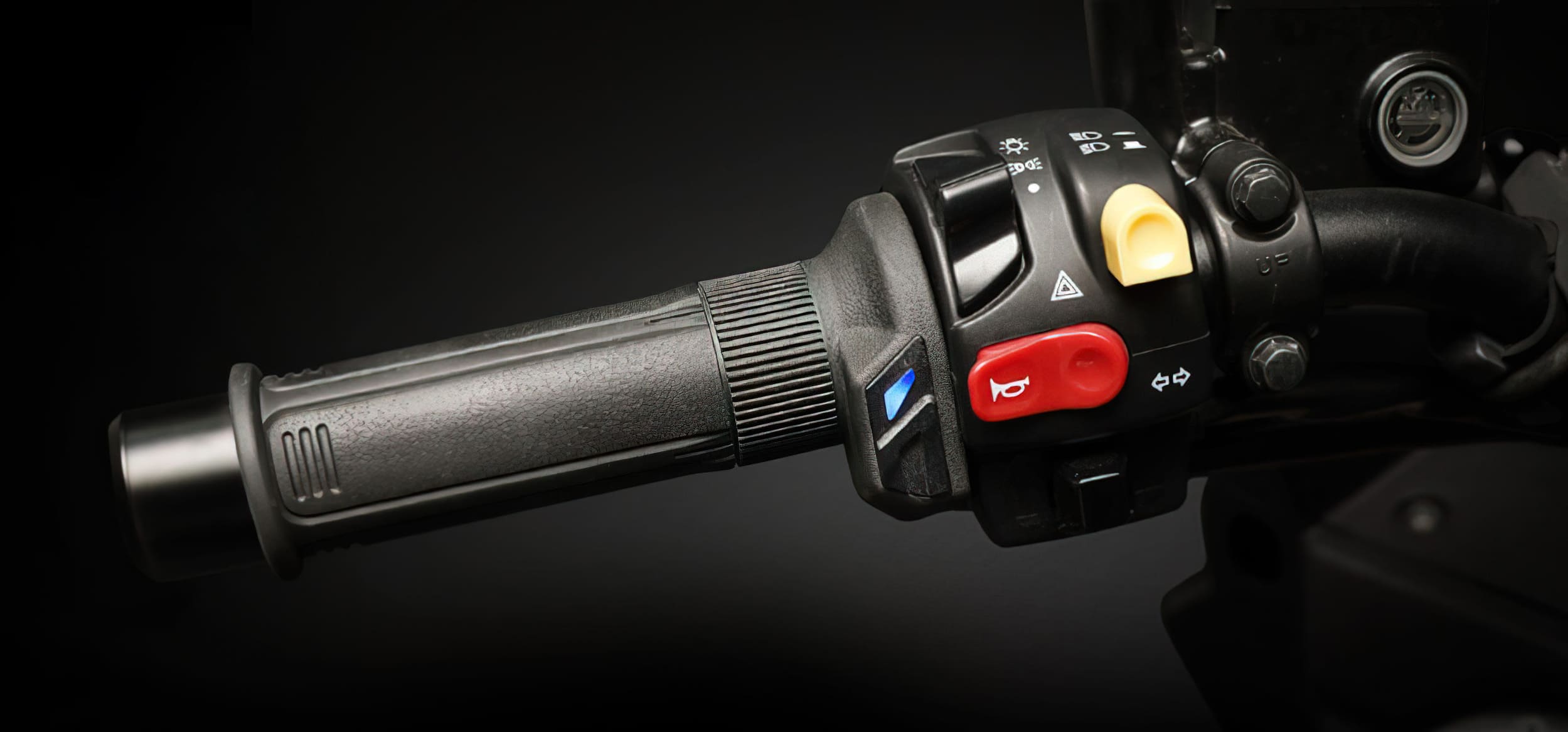 KO-AX0411I0 Manopole riscaldabili Koso 7/8" + 1" L=130mm nero con interruttore integrato