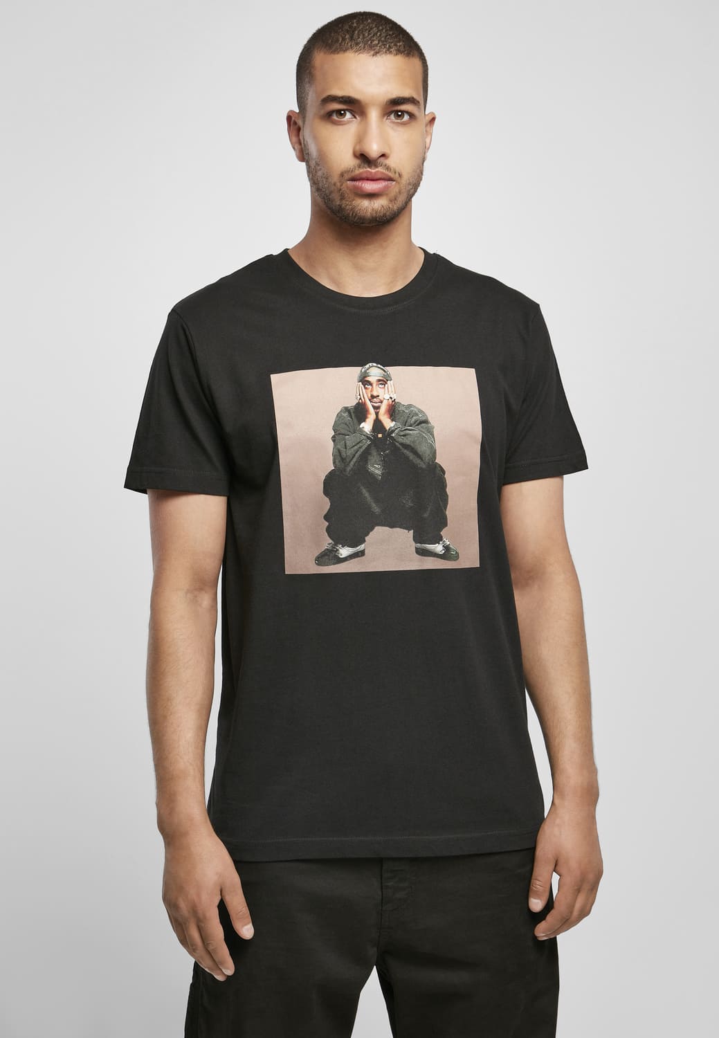 MT1851-00007-0060 T-shirt Tupac Sitting Pose nero XXL