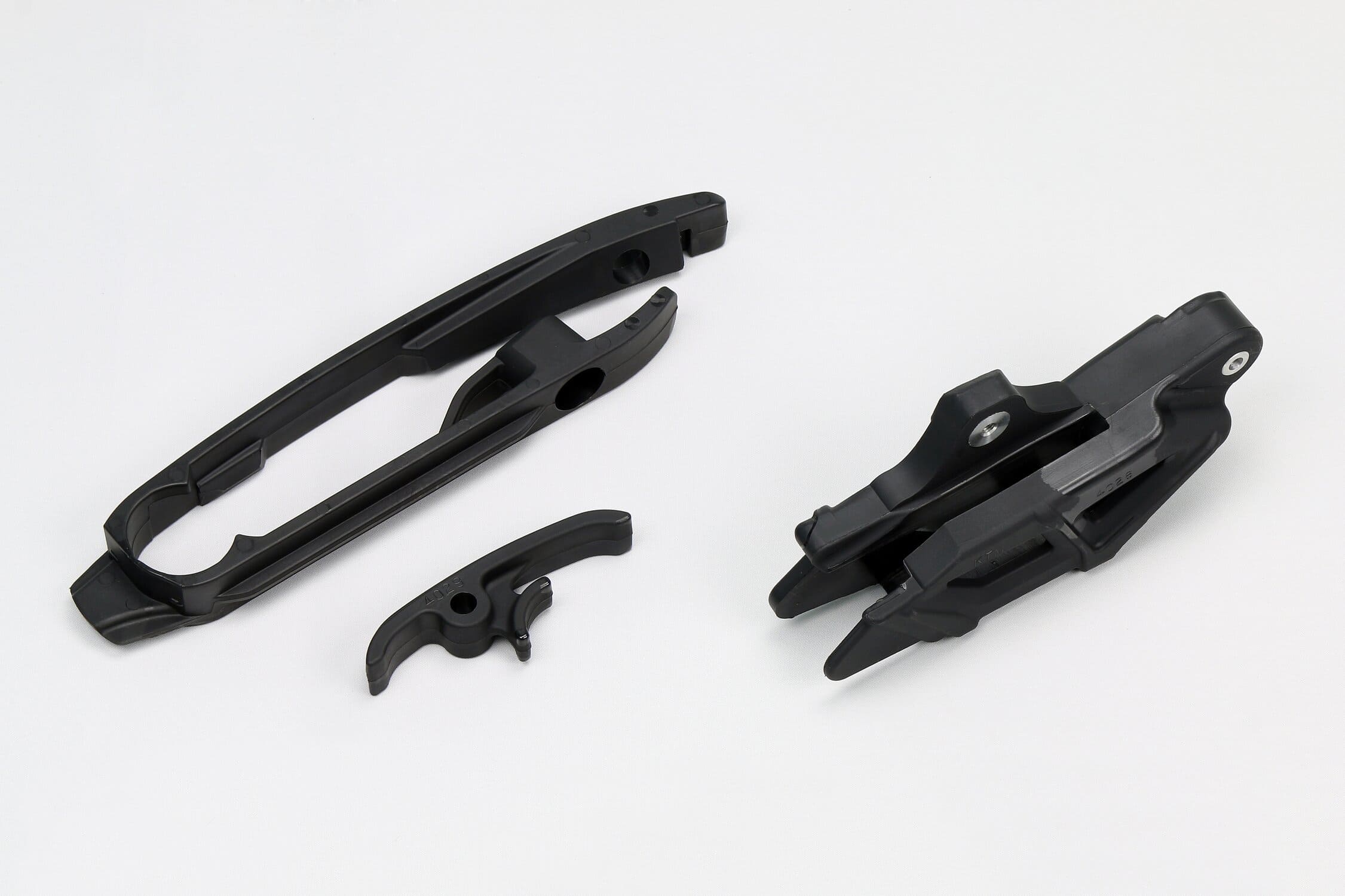 UF-HU03360@001 Kit cruna catena + fascia forcella KTM / Husqvarna 2014-2022 nero UFO, COD: UF-HU03360@001