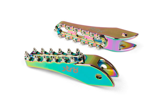 STR-220.23/NC Poggiapiedi passeggero Rieju MRT STR8 CNC Neochrome (set)