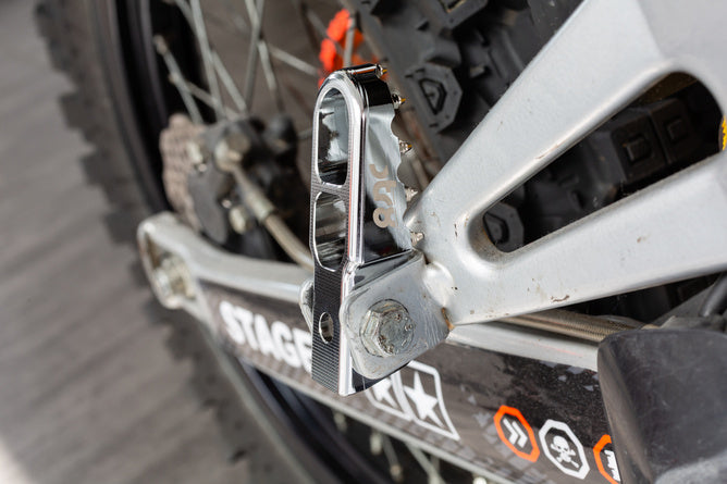 STR-220.21/SI Poggiapiedi passeggero Derbi STR8 CNC Grooves (set)