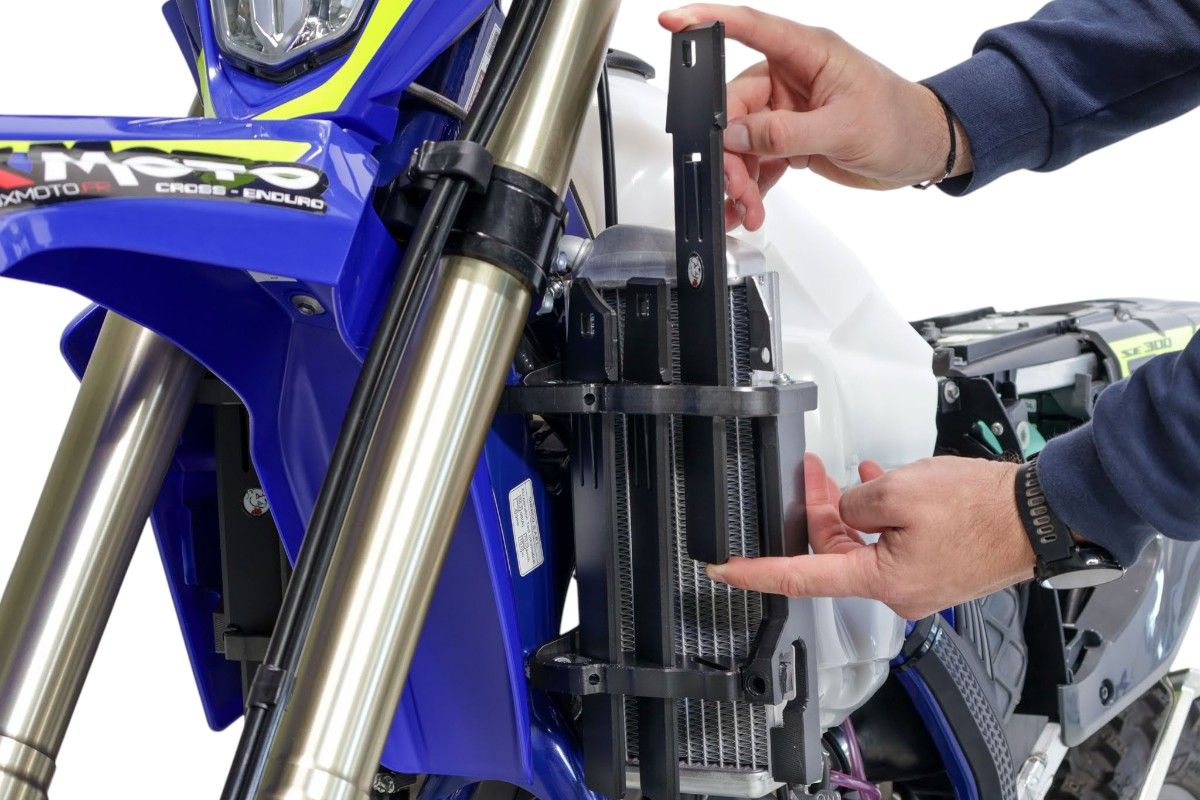 AX1767 Protezioni radiatori AXP in HDPE (polietilene ad alta densità) - SHERCO - Nero
