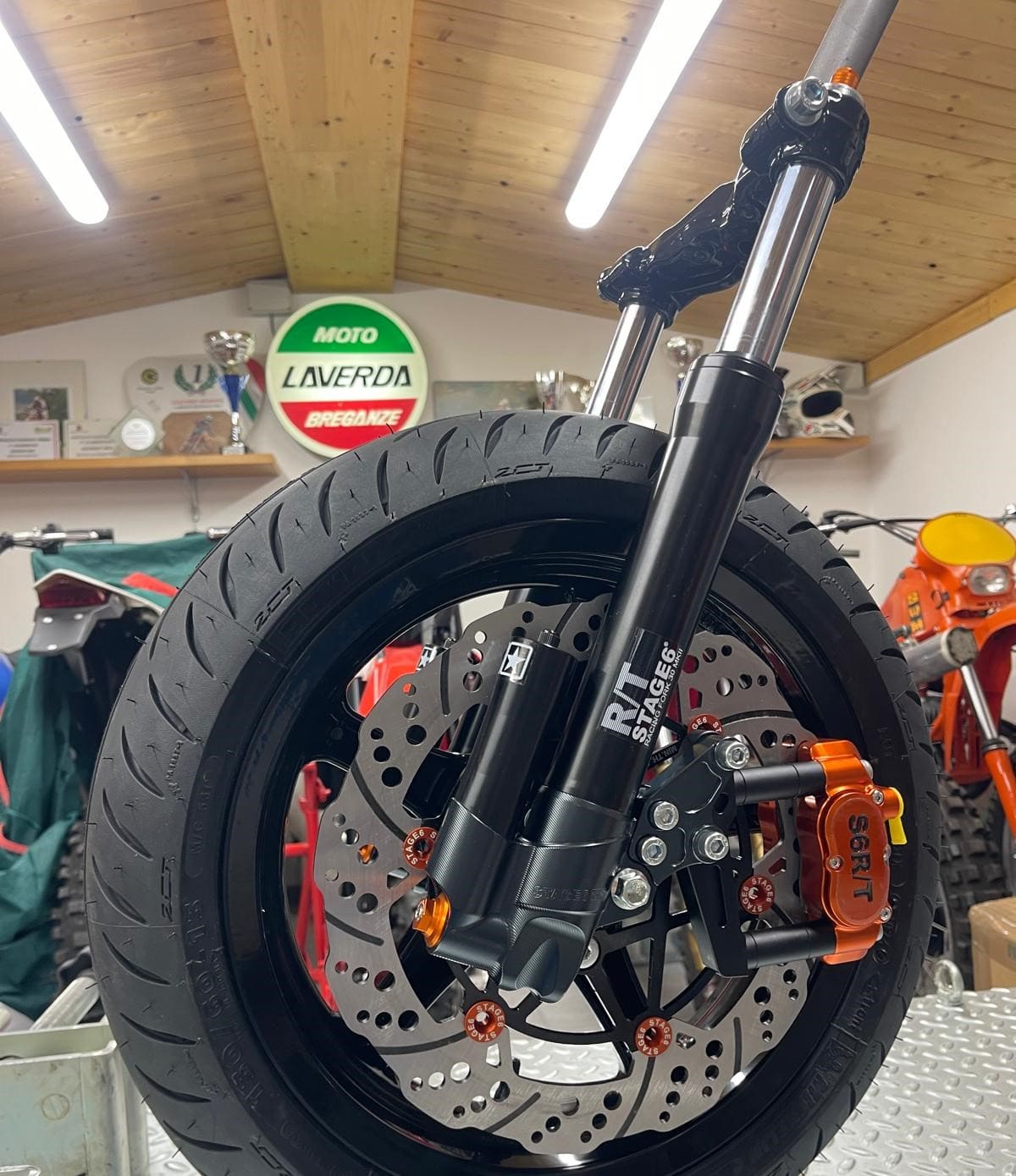 Nuova Forcella Stage6 R/T MK2 per Yamaha Aerox e MBK Nitro – Guida e Performance Ottimizzate