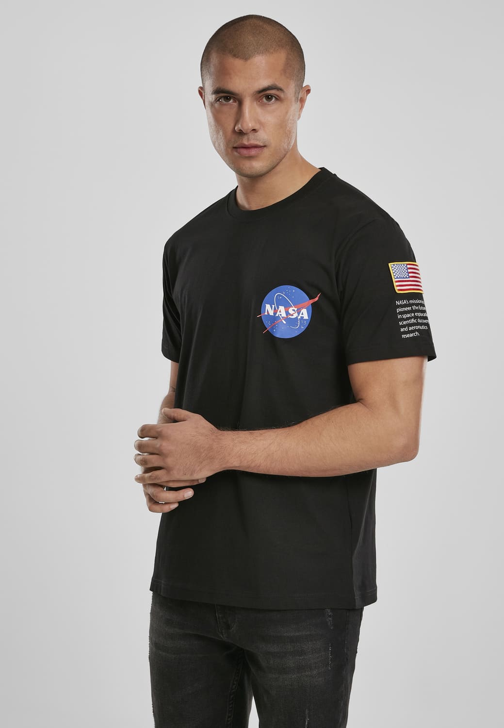 MT1165-00007-0060 NASA Insignia Logo Flag T-shirt black XXL
