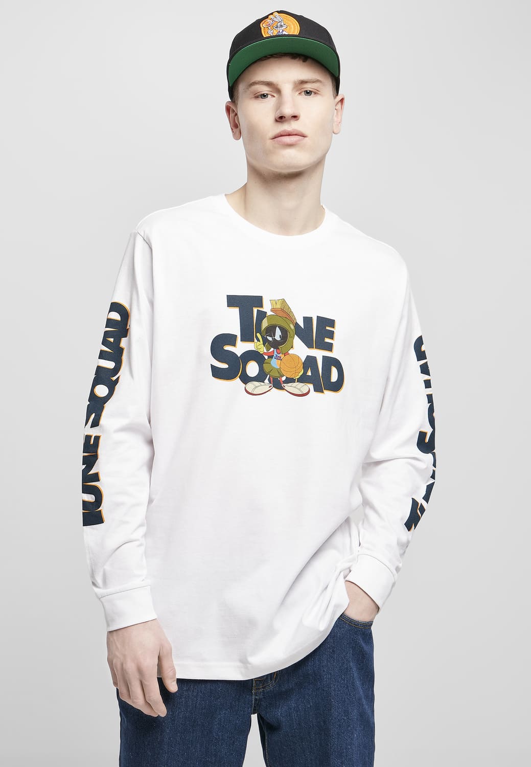 MT1749-00220-0060 Space Jam Taz Pose Crewneck Sweater / Longsleeve White XXL