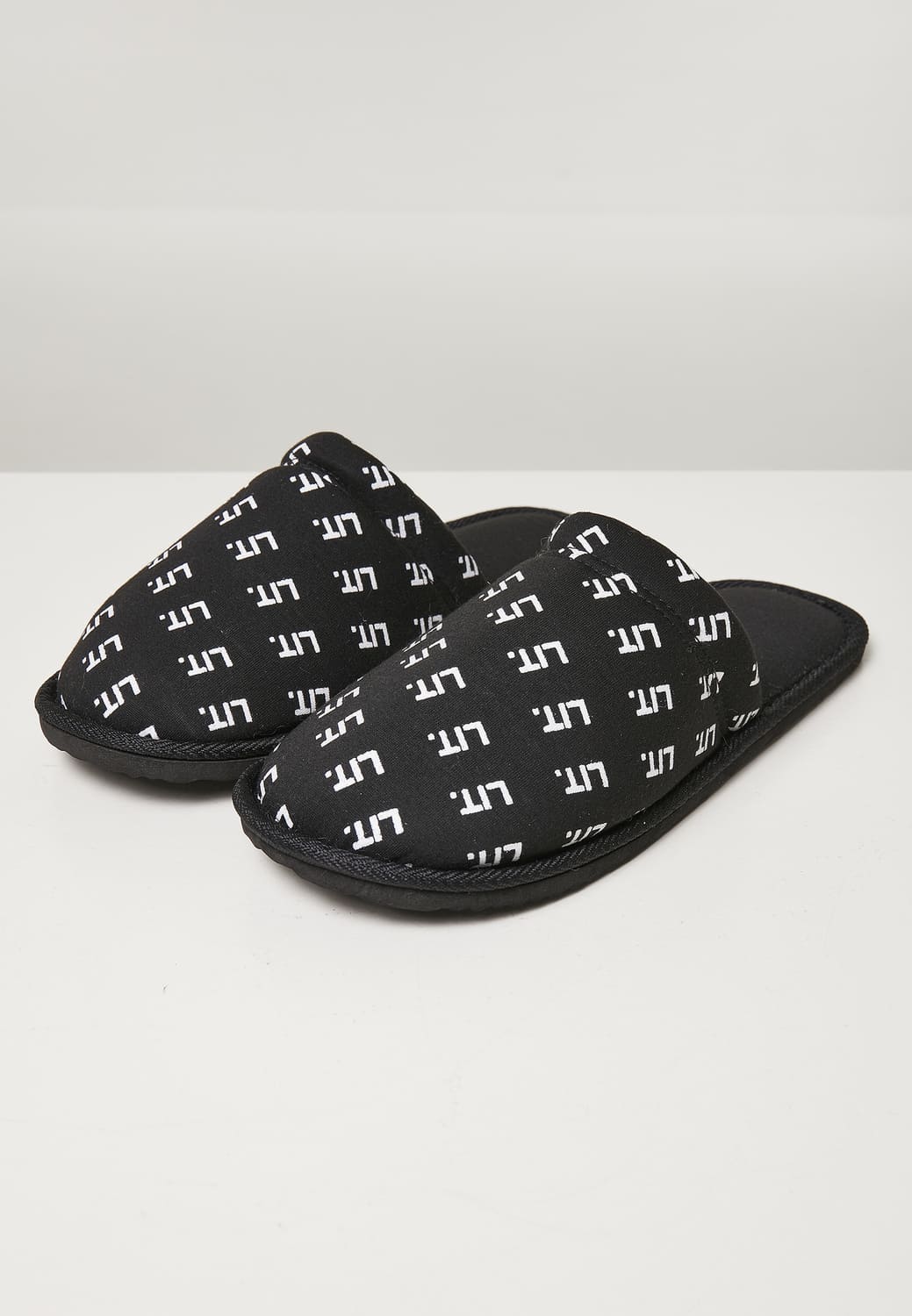 MT2117-00007-0053 LIT slippers black S/M