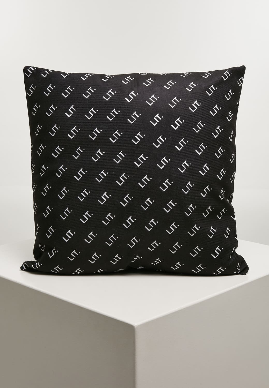 MT2120-00007-0050 LIT Pillow Cover Black