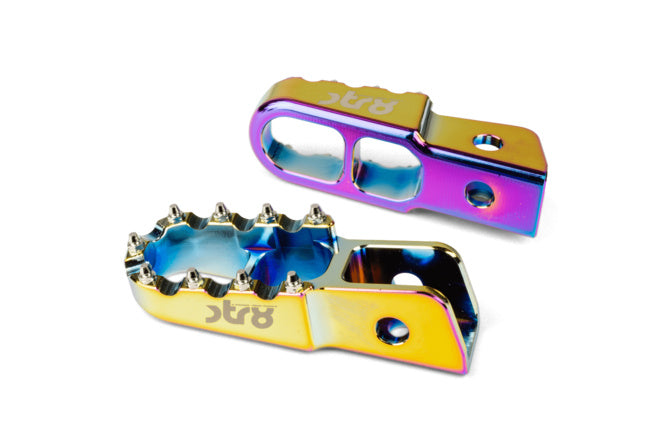 STR-220.21/NC Poggiapiedi passeggero Derbi STR8 CNC Neochrome (set)