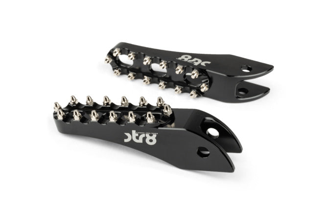 STR-220.23/BK Poggiapiedi passagero Rieju MRT STR8 CNC Nero (Set) - Billaricambi SRLS