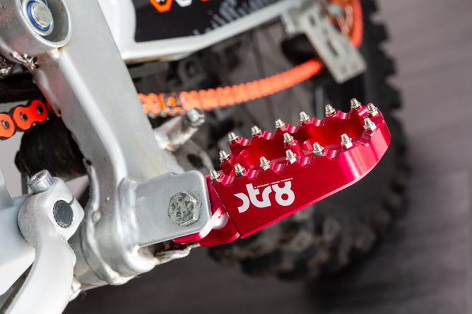 STR-220.20/RE Derbi STR8 CNC Red Footrests (Set)