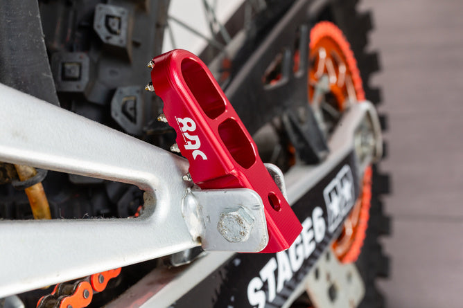 STR-220.21/RE Poggiapiedi passagero Derbi STR8 CNC Rosso (Set)