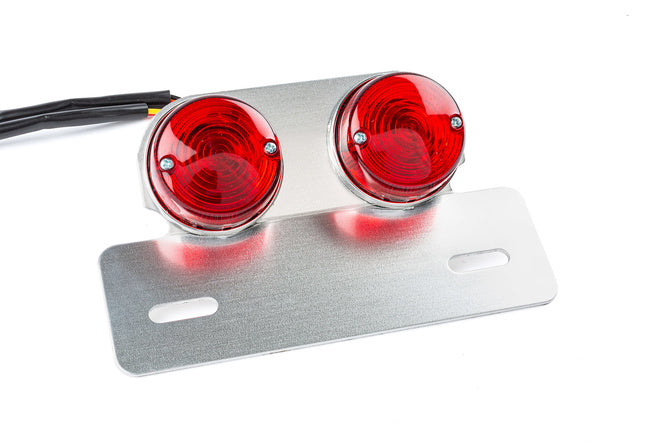 STR-542.93 Fanalino rotondo rosso con portatarga argento