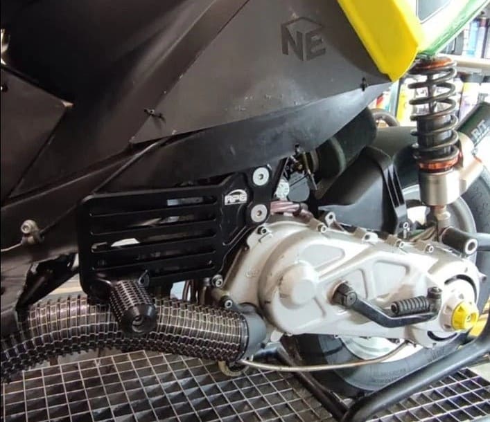 Sistema poggiapiedi RPG Adjustable Cup EST Yamaha Jog / MBK Mach G