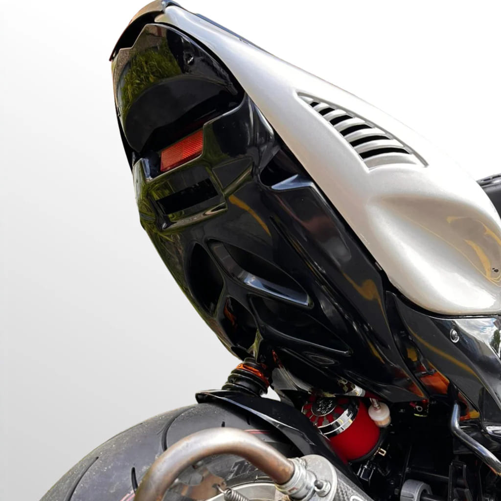 Carénage arrière sous coque passage de roue RPG pour Yamaha Aerox / MBK Nitro (jusqu'à 2013) – ABS noir brillant