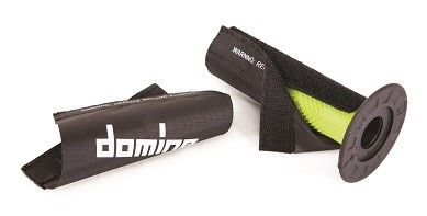 AV2210 Coppia coprimanopole universali DOMINO - Nero