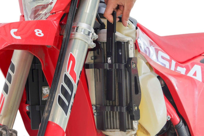 AX1797 Protezioni radiatori AXP in HDPE (polietilene ad alta densità) - GASGAS HUSQVARNA KTM - Nero