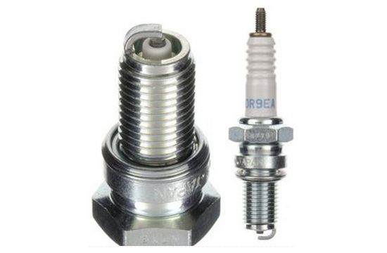 NGKDR9EA Candela NGK DR9EA (venduta singolarmente)