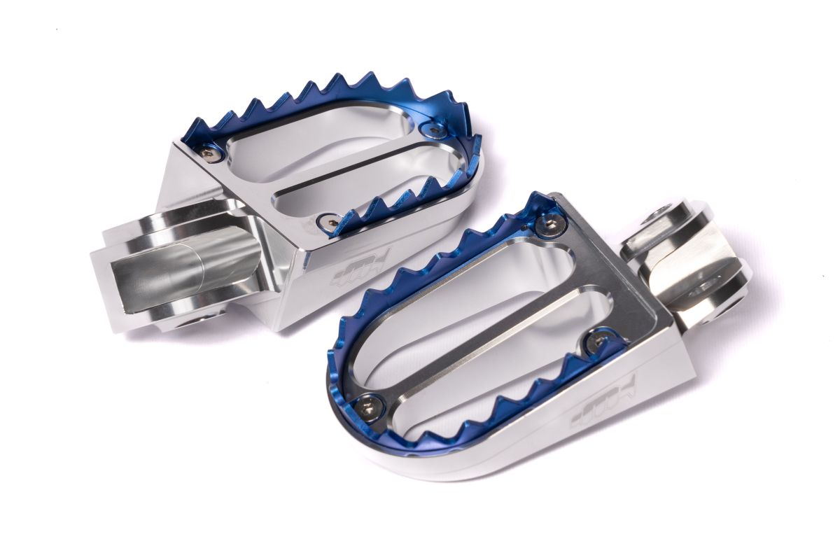 PER04 Pedane poggiapiedi in alluminio con denti in titanio - BETA HUSABERG HUSQVARNA KTM SHERCO